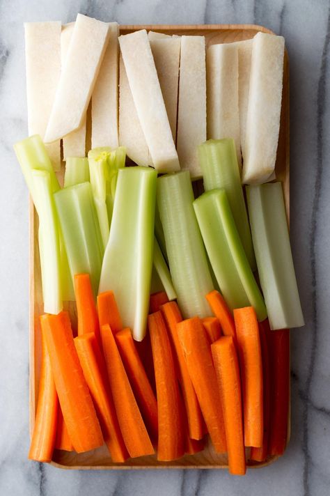 If You Want to Eat Way More Vegetables Keep a Crudité Platter in the Fridge — Tips from The Kitchn. Try sticks of jicama or carrot; quartered 3-inch lengths of cucumber; blanched green beans, Brussels sprouts, broccoli or cauliflower; celery and cherry tomatoes. Fridge Tips, Crudite Platter, Lunch Appetizers, Rice Ingredients, Raw Vegetables, Food History, Food Culture, Good Eats, My Mom