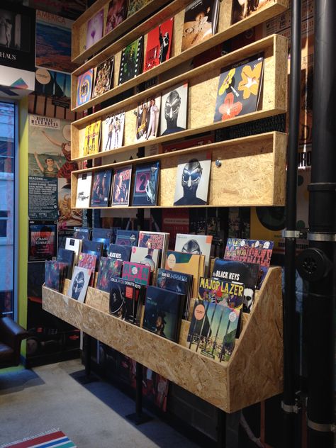 Urban Outfitters Vinyl listening room.  Recycled MDF makes shelving for display Urban Outfitters Display, Music Store Interior, Urban Outfitters Vinyl, Urban Outfitters Store, Cd Store, Vinyl Cafe, Record Console, Vinyl Record Shop, Vinyl Record Store