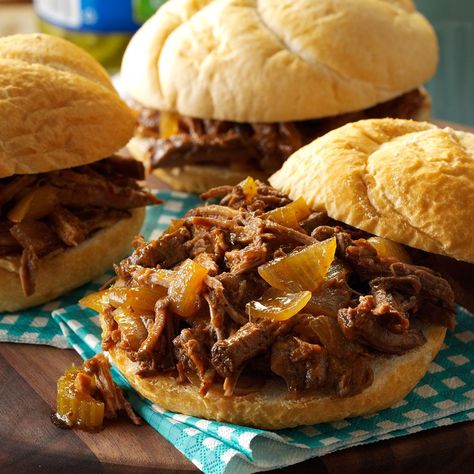 Shredded Steak Sandwiches Shredded Steak, Steak Dinner Ideas, Beef Sandwich Recipes, Summer Slow Cooker Recipes, Steak Sandwich Recipes, Steak Sandwiches, Round Steak, Buttered Noodles, Steak Sandwich