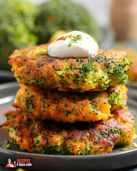 Healthy and delicious Broccoli Cheddar Fritters. Serve with sour cream or Greek yogurt for a perfect snack. Broccoli Cheddar Dunkers, Broccoli Cheddar Tots, Broccoli Feta Fritters, Broccoli Fritter, Broccoli Cheddar Bites, Broccoli Cheese Bites, Cheddar Chips, Southern Caramel Cake, Broccoli Bites