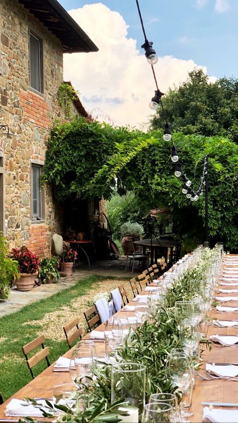 Stories • Instagram Portugal Wedding, Harvest Table, White Napkins, June Wedding, La Wedding, Stainless Steel Flatware, Water Glass, Wedding Deco, Wooden Tables