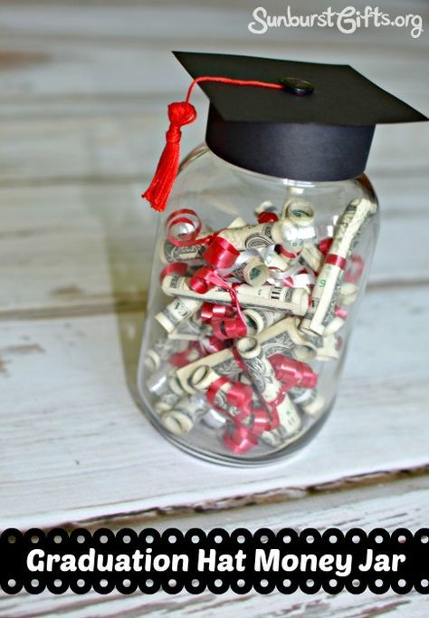 Money Jars Diy, Graduation Centerpieces, Graduate Gifts, Giving Money, Kids Presents, Graduation Money Gifts, Money Jar, Diy Graduation Gifts, Senior Graduation Party