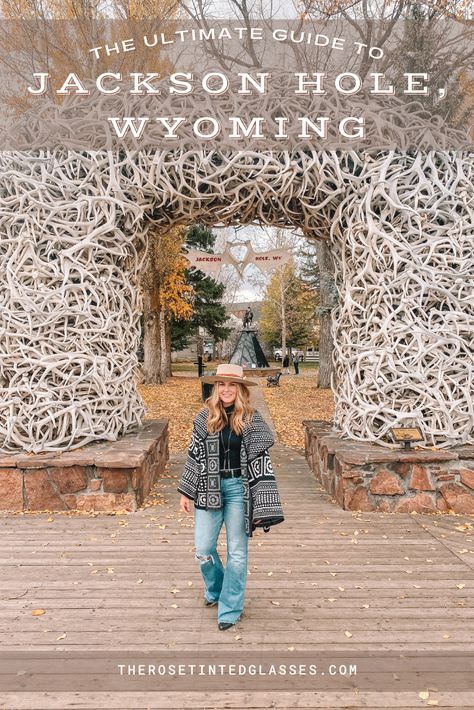 Fall In Jackson Hole Wyoming, Jackson Hole Wyoming Hiking, Jackson Hole December, Jackson Hole Wyoming Food, Jackson Hole September Outfits, Jackson Hole Outfits Spring, Jacksonhole Wyoming Outfits, Jackson Hole Fall Outfit, Jackson Hole Packing List Fall