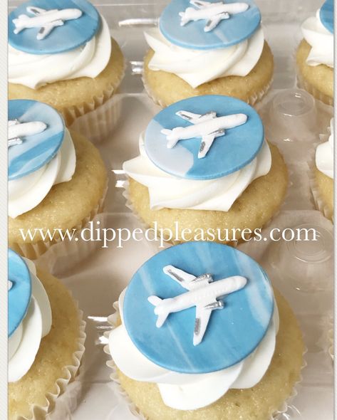 Airplane Theme Cupcakes, Travel Cupcakes Ideas, Aeroplane Cupcakes, Pilot Cupcakes, Cupcake Airplane, Adventure Cupcakes, Plane Cupcakes, Cake Aeroplane, Retirement Cupcakes