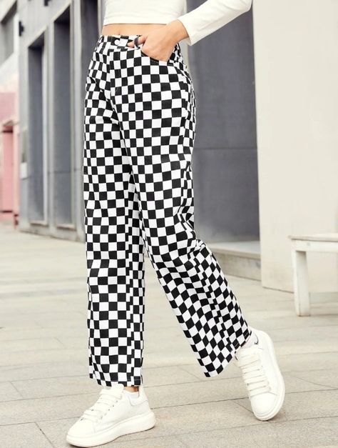 #checkeredpants #checkeredpantsoutfit #checkedtrousersoutfit #streetwear #widelegpantsoutfit #widelegpants #parisaesthetic #cuteoutfits #trendyoutfits Wide Leg Pants Black, Casual Pants For Women, Swimwear 2021, Denim Short Jumpsuit, Bodycon Dresses Casual, Womens Trousers, Printed Wide Leg Pants, Fashion Materials, Plus Size Pants