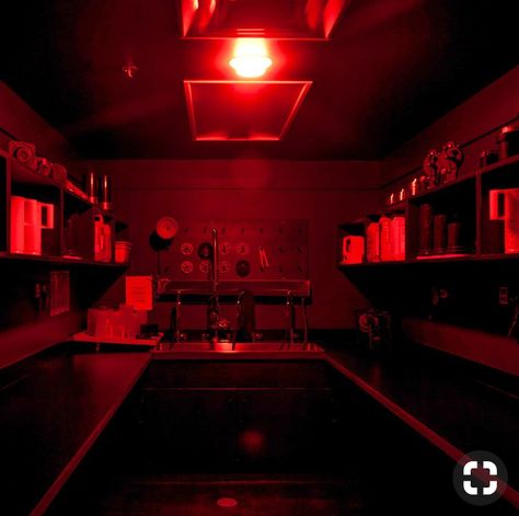 Dark Room Lighting, Photography Dark Room, Dark Room Photography, Detective Aesthetic, Photography Dark, Room Photography, Rainbow Aesthetic, Red Rooms, Photography Challenge