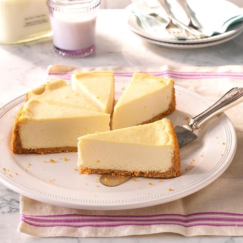 Vanilla Cheesecake Vanilla Cheesecake Recipes, Keju Cheddar, Ricotta Cheesecake, Cream Cheese Desserts, Easter Menu, Vanilla Recipes, Vanilla Cheesecake, Clam Recipes, How To Make Cheesecake