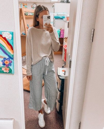 Cropped Sweatpants Outfit, Substitute Outfits, Slp Outfits, Comfy Teacher Outfits, Wide Leg Sweatpants Outfit, Teachers Outfits, Student Teaching Outfits, Casual Teacher Outfit, Dress With Pants