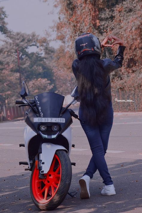 Swag Photography, Biker Photoshoot, Female Biker, Cute Couple Dp, Bike Photoshoot, Biker Love, Cute Love Wallpapers, Bike Photo, Cute Couple Drawings