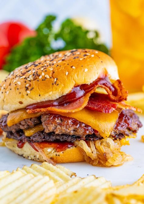 CrazySexyFoods Best Smash Burger Recipe, Smash Burger Recipe, Spring Appetizers, Smash Burger, Burger Recipe, Bacon Cheddar, Good Burger, Ground Meat, Fun Kids Food