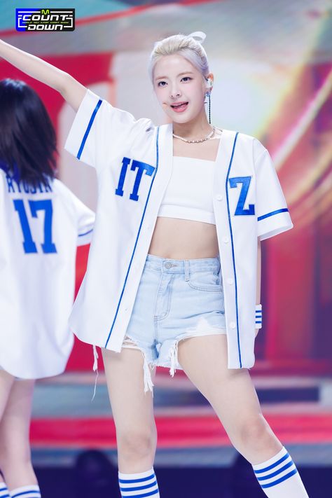 Itzy Lia, Crop Photo, Imaginary Friend, Show Photos, My Business, Kpop Girls