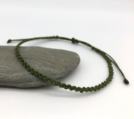 Cord Anklet, Anklets Diy, Surfer Jewelry, Thread Crafts, Leather Anklets, Beach Jewellery, Green Thread, Anklet Designs, Gifts For Surfers