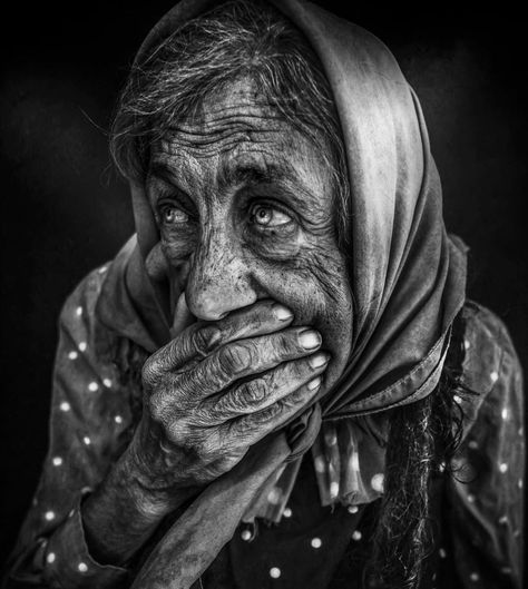 Old Man Portrait, 얼굴 드로잉, Old Faces, Black And White Photograph, Face Photography, Old Woman, Black And White Portraits, Lee Jeffries, Male Portrait