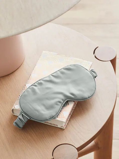 SHOP THIS SLEEP MASK One Eye Mask, Wash Pillows, Machine Wash Pillows, Laundry Guide, Silk Eye Mask, Tired Eyes, Sustainable Gifts, Eye Bags, Restful Sleep