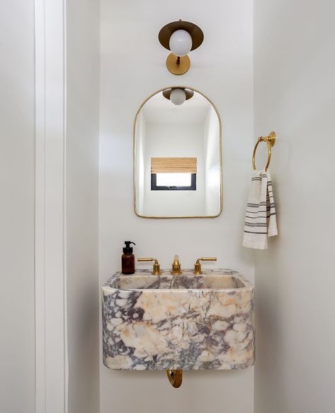 {FEATURE} Wow! What a transformation! I love this powder bathroom makeover! The marble sink is amazing! Beautiful details! Swipe for the before! Design: @kcs_design 📷: @amybartlam . . Follow along @audreycrispinteriors for more interior design Inspo! . . . . . . . . . #doingneutralright #modernfarmhouse #apartmenttherapy #theeverygirlathome #showemyourstyled #inmydomaine #cljsquad #smmakelifebeautiful #hometohave #simplystyleyourspace #currentdesignsituation #pocketofmyhome #howyouhome #m... Powder Room Bathroom, Vanity Set Up, Small Powder Room, Powder Room Sink, Marble Sink, Stone Bath, White Wall Decor, Small Toilet, Marble Sinks