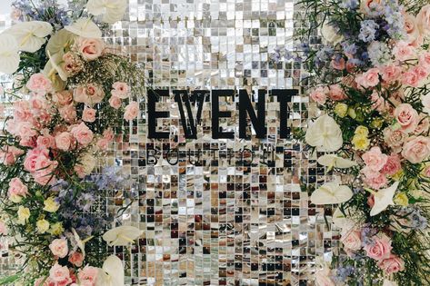 Decor ideas for your Photo zone. Photo zone for party. Photo zone ideas for a wedding Photo Zone Ideas, Decoration With Balloons, Event Boutique, Shimmer Wall Backdrop, Lisbon Wedding, Marvel Birthday Party, Mitzvah Decor, Sequin Wall, Photo Zone