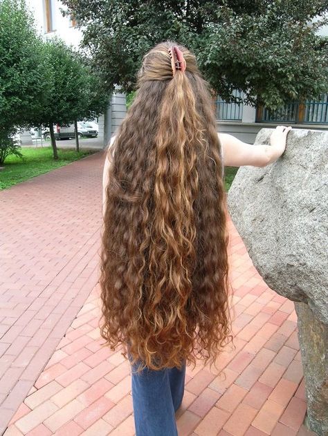 Knee-lengh. Extremely Long Hair, Long Hair Pictures, Really Long Hair, Beautiful Curly Hair, Super Long Hair, Long Wavy Hair, Very Long Hair, Long Hair Girl, Long Hair Women