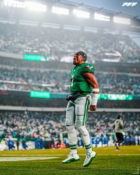 Jalen Hurts Jalen Hirts, Jaylen Hurts, Philadelphia Eagles Wallpaper, Football Eagles, Cool Football Pictures, Philadelphia Eagles Players, Nfl Wallpaper, Football Aesthetic, Philly Eagles