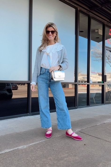 I'm loving this casual outfit for running errands but also meeting friends for lunch. These pink ballet flats add a pop of color just in tie for Spring! Shop this look here Pink Ballet Flats Outfit, Bright Colored Outfits, Ballet Flats Outfit, Pink Ballet Flats, Mom Outfit, Flats Outfit, Sea Ny, Meeting Friends, Neutral Outfit