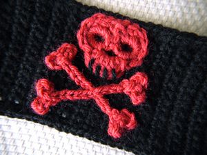 Crochet Skull Patterns, Crochet Appliques, Crochet Skull, Halloween Crochet Patterns, Crochet Fingerless Gloves, Manta Crochet, Applique Pattern, Halloween Crochet, Crochet Applique