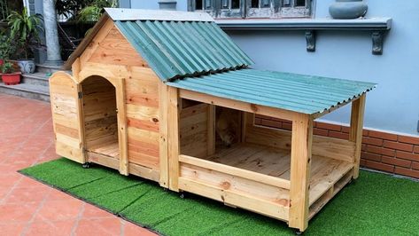 Build Dog House Outdoor, Wood Dog House Outdoor, How To Build A Cat House For Outside, Custom Dog House Outdoor, How To Make A Dog House, Cute Dog Houses Outdoor, Dog House Pallets Diy, Pallet Dog House Easy, Dog House With Pallets