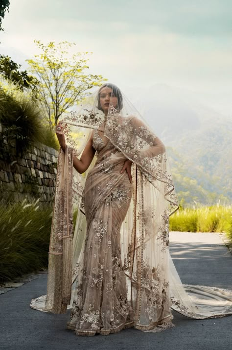 BRIDAL COUTURE 2024 Organza Sari, Sabyasachi Bridal, Sabyasachi Sarees, Sabyasachi Bride, Organza Lace, Wedding Saree Collection, Winter Formal Dresses, Embellished Neckline, Embroidered Organza