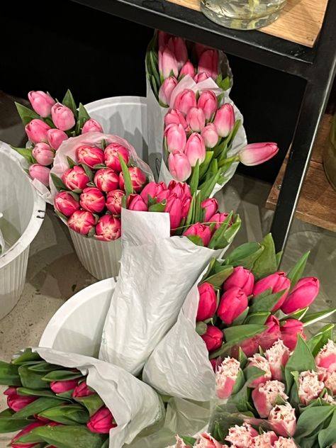 Dried Tulips, Rockstar Gf, Boquette Flowers, Nothing But Flowers, Wax Flowers, Healthy Drinks Recipes, Flower Therapy, House Smell, Beautiful Bouquet Of Flowers