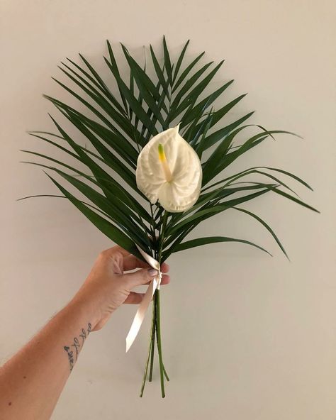 Monstera Bridesmaid Bouquet, Monstera Leaf Wedding Bouquet, Palm Leaf Bridesmaid Bouquet, Anthurium Wedding Flowers, Anthirum Bouquet, Palm Leaf Bridal Bouquet, Modern Tropical Bouquet, Palm Wedding Bouquet, Anthurium Flower Bouquet