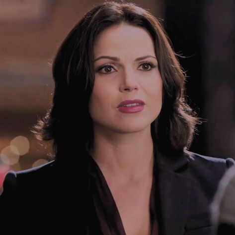 Regina Mills Hair, Regina Mills Icons, Regina Mills Outfits, Once Upon A Time Outfits, Regina Once Upon A Time, Regina Mills Evil Queen, Once Upon A Time Regina, Ouat Regina, Evil Queen Regina