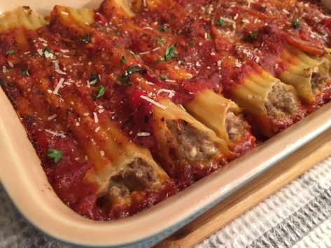 Meat Manicotti Recipe, Recipes Goulash, Beef Manicotti, Meat Manicotti, Manicotti Pasta, Stuffed Manicotti, Manicotti Recipe, Stuffed Pasta, Vegetable Lasagna