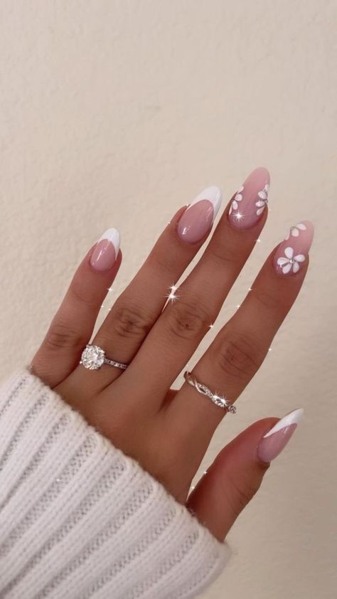 Elegant Almond Nails Classy, Almond Nails Classy, Elegant Almond Nails, Europe Nails, Blue And Silver Nails, Cruise Nails, Engagement Nails, Nails Classy, White Acrylic Nails