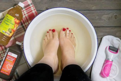 Homemade Foot Soaks, Diy Foot Soak, Diy Pedicure, Sanitize Toothbrush, Foot Soak, Cracked Heels, How To Get Thick, Toxic Chemicals, Flaky Skin