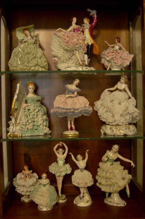 Porcelain Figures Aesthetic, Dresden Dolls Aesthetic, Porcelain Doll Collection, Doll Collection Aesthetic, Fairy Figurines Collectible, Antique Figurines, Dresden Dolls, Images Hello Kitty, Art Major