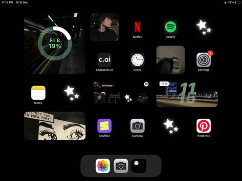 Basic dark black nightcore ipad setup [mine]💫🪐🫙 Black Ipad Homescreen Ideas, Dark Ipad Layout, Grunge Ipad Layout, Ipad Homescreen Dark, Black Ipad Aesthetic, Ipad Dark Wallpaper, Ipad Aesthetic Black, Ipad Homescreen Ideas Dark, Dark Ipad Wallpaper