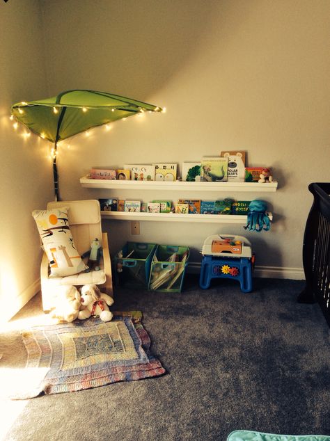 Reading nook. Rain gutter book shelf, ikea leaf canopy decorated with string lights. Ikea Leaf Canopy, Ikea Leaf, Canopy Reading Nook, Rain Gutter Book Shelf, Nook Inspiration, Leaf Canopy, Nook Ideas, Urban Interiors, Boy’s Room