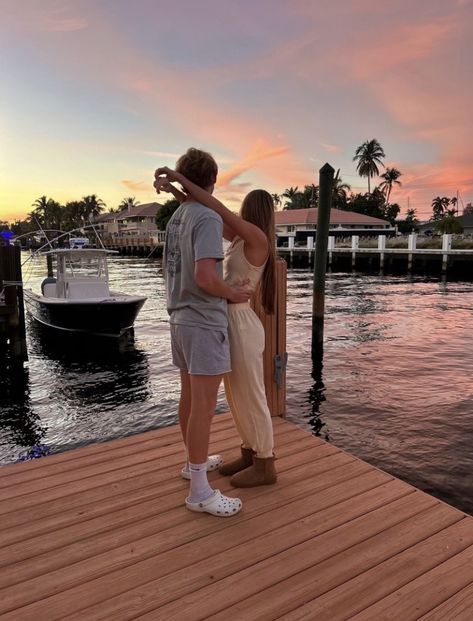 #couple #boyfriend #aesthetic #preppy #cute #summer #sunset #boat Couple Inspo Pics, Preppy Pfps, Fairytale Life, Preppy Pfp, Teenage Couples, Couple Boyfriend, Boyfriend Aesthetic, Preppy Boys, Couple Inspo