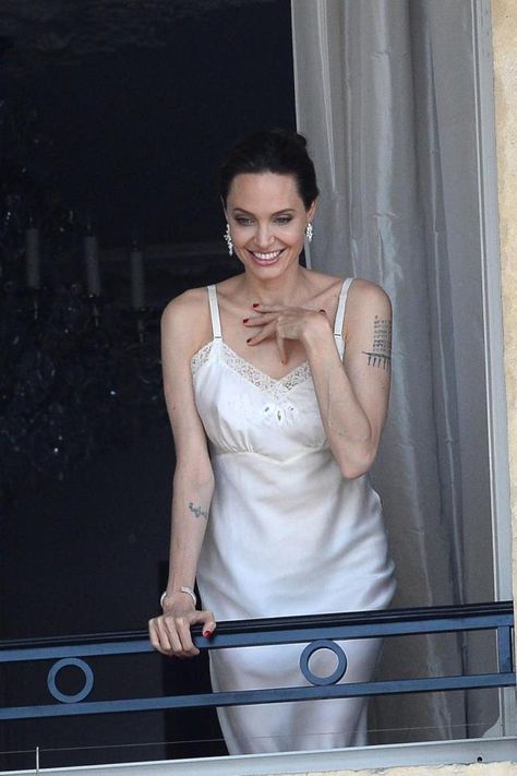 Angelina Jolie Style, Celebrity Selfies, Angelina Jolie Photos, Jolie Pitt, Famous Photos, Lara Croft, Gal Gadot, Angelina Jolie, Jennifer Aniston