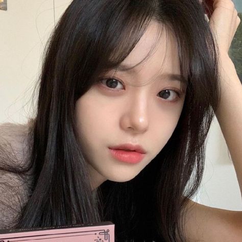 ulzzang icon girl icon Ulzzang Girl Icon, Blushing Emoji, Golden Family, Korean Face, Girls Dp, Cute Selfie Ideas, Pretty Selfies, Fantasy Clothing, Mean Girls