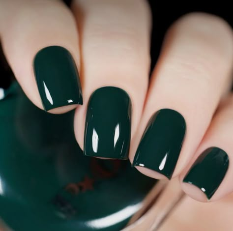 Dark Green Dipped Nails, Hunter Green Sparkle Nails, Dark Hunter Green Nails, Hunter Green Dip Nails, Dark Green Nail Color, Dark Forest Green Nails, Bottle Green Nails, Pine Green Nails, Green Color Nails