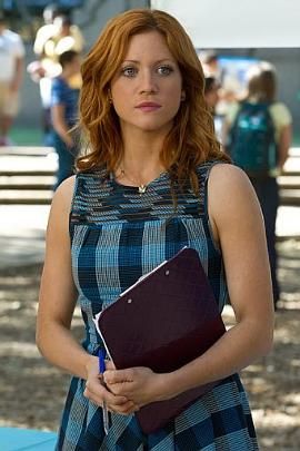 Chloe B-pitch perfect Pitch Perfect Chloe, Pitch Perfect 1, Pitch Perfect 2012, Redhead Characters, Character Halloween Costumes, Brittany Snow, Perfect Movie, Pitch Perfect, Film Serie