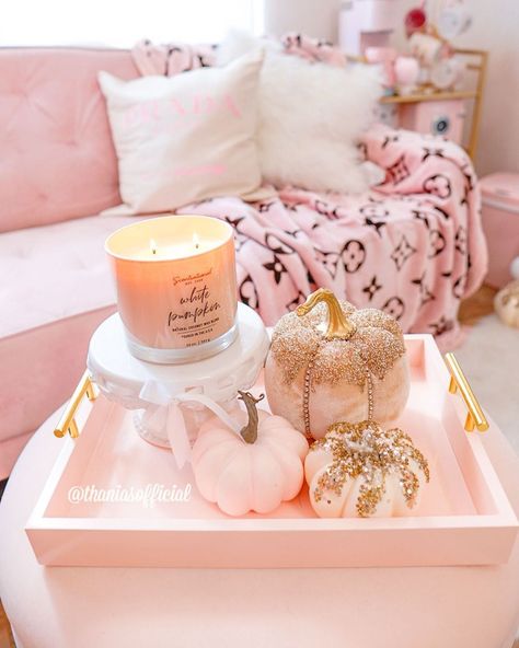 Atomic Aesthetic, Fall And Halloween Decor Ideas, Christmas Heaven, Girly Autumn, Fall Princess, Fall Apartment, Pink Halloween Costumes, Fall And Halloween Decor, Ghoul Gang