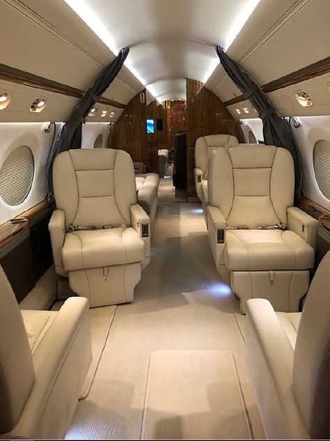 Traveling Luxury, Jets Privés De Luxe, Airport Chic, Private Jet Interior, Jet Privé, Luxury Family, Private Plane, Private Jets, Rich Lifestyle