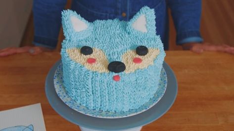 Arctic Fox Birthday Cake, Arctic Fox Cake, Fox Cakes, Cute Cake Designs, Joy Birthday, Fox Cake Toppers, Coco Cake, Pretzel Desserts, Buttercream Piping