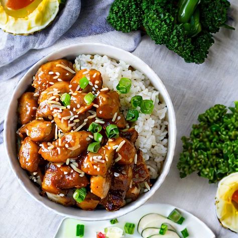 Chicken Teriyaki Rice Bowl Rice Bowls Aesthetic, Teriyaki Chicken Aesthetic, Rice Bowl Ayam Teriyaki, Japanese Summer Fashion, Modern Vs Traditional, Teriyaki Rice Bowl, Teriyaki Chicken Bowl Recipe, Chicken Teriyaki Sauce, Chicken Sushi