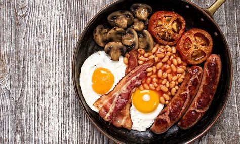 US woman lists 23 reasons why British people are better than Americans Breakfast Bacon, Breakfast Casserole Bacon, Menu Sarapan Sehat, Breakfast Platter, Full English Breakfast, Bacon Eggs, Bacon Breakfast, Breakfast Casserole Sausage, Hash Brown