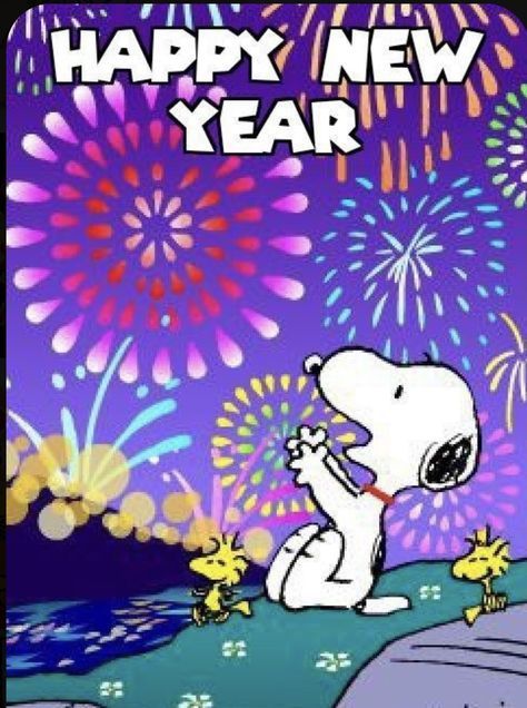 Snoopy New Years, New Years Wallpaper Iphone, Snoopy Happy New Year, New Years Wallpaper, Gifs Snoopy, Snoopy New Year, Snoopy Family, Woodstock Snoopy, Peanuts Charlie Brown Snoopy