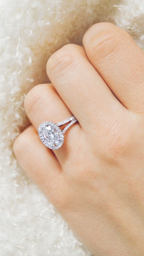 Nails Oval, Square Engagement Rings, Oval Halo Engagement Ring, Gorgeous Rings, Fine Engagement Rings, Wedding Rings Halo, Princess Cut Engagement Rings, Dream Engagement Rings, Beautiful Engagement Rings