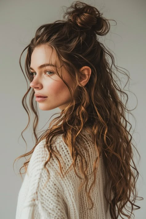 16 Stunning Natural Wavy Hairstyles to Elevate Your Look Wavy Hair Clipped Back, Ash Blonde Wavy Hair, Balayage Hair Wavy, Natural Wavy Hair Styles, Textured Waves Hair, Natural Waves Hairstyles, Naturally Wavy Hairstyles, Long Wavy Hair Natural, Wavy Long Hairstyles