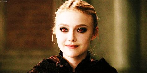 Twilight Imagines, Jane Volturi, Volturi Kings, Twilight Images, Fan Gif, Invisible String, Twilight Breaking Dawn, Twilight Photos, Dakota Fanning