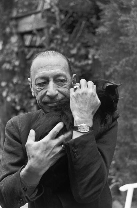 "BONJOUR MONSIEUR STRAVINSKY!" Celebrities With Cats, Igor Stravinsky, Patricia Highsmith, Men With Cats, Henri Cartier Bresson, Great Cat, French Photographers, Magnum Photos, Cat People